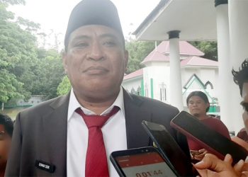 Bupati Usman Sidik Saat Diwawancarai Wartawan