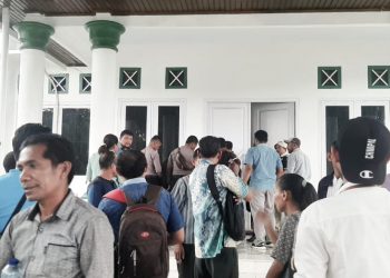 Suasana puluhan Cakades saat mengantri mengikuti Sidang