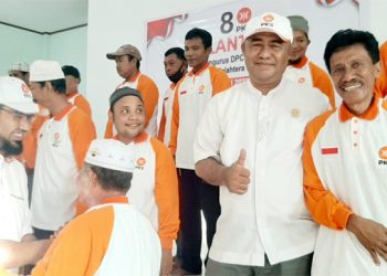 Mantan Kades Tomori, Anas Olabahim (kanan)