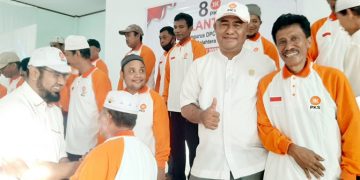 Mantan Kades Tomori, Anas Olabahim (kanan)