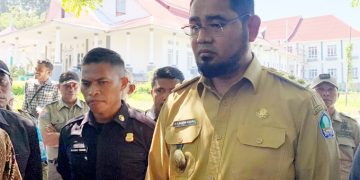 Wabup Halsel, Hasan Ali Bassam kasuba Temui Massa Aksi