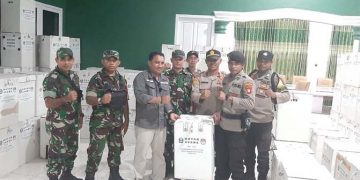 Zaki Wahab Bersama Tenaga Keamanan Bacan Timur Tengah Usai PSU Pilkades Tawa