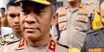 Kapolda Malut saat diwawancarai wartawan di Labuha