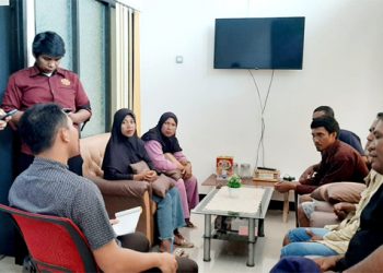 Kasi Intel Kejari Halsel Hearing Bersama Massa Aksi