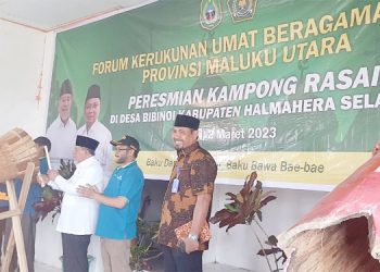 Pemukulan Beduk Kampung Rasay oleh Gubernur AGK di Bibinoi