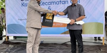 Penyerahan Bantuan Secara Simbolis dari Harita Nickel ke Bupati Halsel