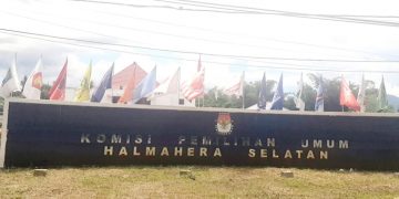 Bendera Peserta Pemilu Di Kantor KPUD Halsel
