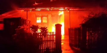 Rumah Waega Di Desa Mandaong Bacan Terbakar