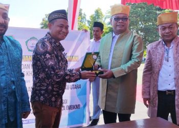 Sekprov Berikan Penghargaan Purna Bhakti