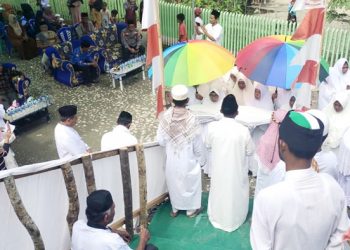 Prosesi Pemasangan Tiang Alif Masjid Al - Muttaqin Jikotamo