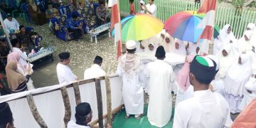 Prosesi Pemasangan Tiang Alif Masjid Al - Muttaqin Jikotamo