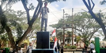 Aksi Massa Mahasiswa dan Pelajar Desa Bahu terkait dugaan korupsi DD dan ADD