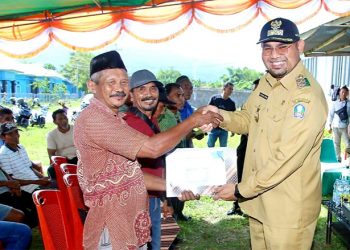 Bupati Bassam Kasuba Serahkan Bantuan Armada Tangkap