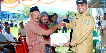 Bupati Bassam Kasuba Serahkan Bantuan Armada Tangkap