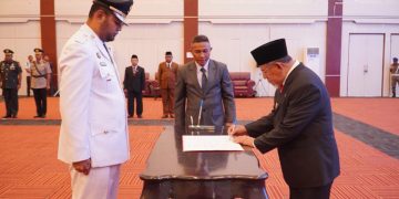 Gubernur AGK Resmi Melantik Hasan Ali Basam Kasuba Sebagai Bupati Halsel