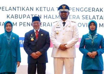 Rifa'at Al-Sa'adah (Paling Kanan) Usai Dilantik Sebagai Ketua TP PKK Halsel