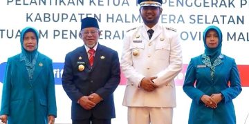 Rifa'at Al-Sa'adah (Paling Kanan) Usai Dilantik Sebagai Ketua TP PKK Halsel