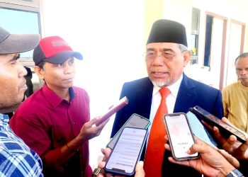 Muhammad Kasuba saat di wawancarai wartawan