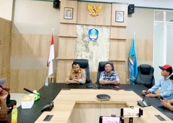 Sekda Halsel bersama.Kadis PUPR saat beberkan 4 kegiatan strategis