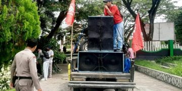 Aksi DPC GPM Halsel di Kantor Inspektorat