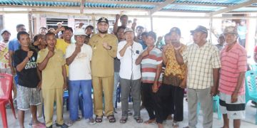 Bupati Bassam Kasuba Bersama Warga Desa Dowora