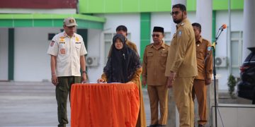 Bupati Bassam Kasuba bersama pimpinan OPD saat apel gabungan