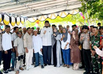 Bupati Bassam Kasuba dan Ketua TP - PKK Bersama Masyarakat Tawabi Dan Laluin