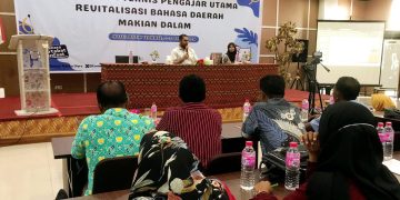 Bassam Kasuba Membuka Bimtek Revitalisasi Bahasa Makian Dalam