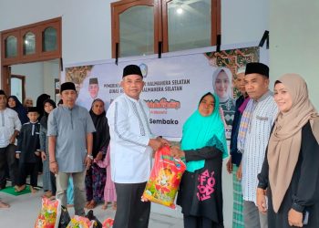 Sekda Halsel berbagi Sembako
