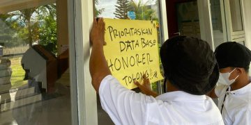 Aksi Protes Tenaga PTT PUPR Maluku Utara