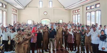 Bupati Bassam Kasuba Saksikan 204 Pasangan Pengantin Nikah Massal