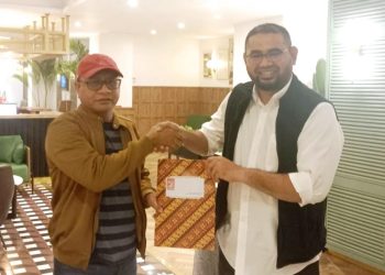 Bassam Kasuba Bersama Ketua DPD PSI Halsel Adnan Wahid di Kantor DPP PSI