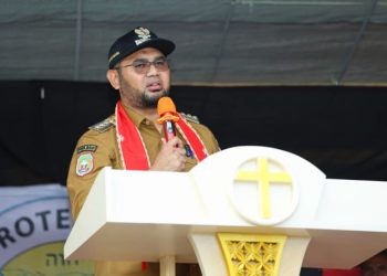 Bupati Bassam Saat Menghadiri Kegiatan di Gereja El Roi Tomori