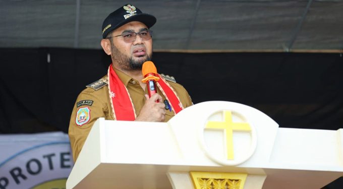 Bupati Bassam Saat Menghadiri Kegiatan di Gereja El Roi Tomori
