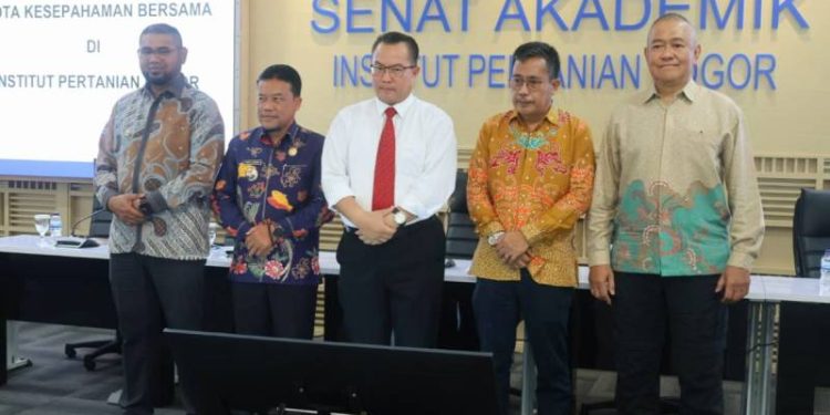 Bupati Halsel Bersama Rektor IPB