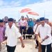 Warga Desa Pelita Sambut Bupati dan Istri