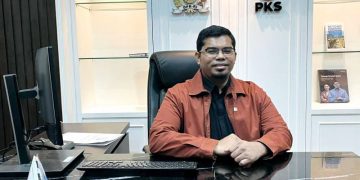 Izzuddin Alqassam Kasuba, Anggota Komisi VII DPR RI