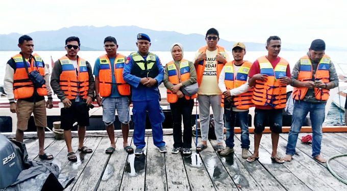 Wartawan Halsel Ikut Mencari Korban Rekan Seprofesi