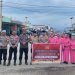 Polsek Oba Utara Tikep saat berbagi takjil dengan warga