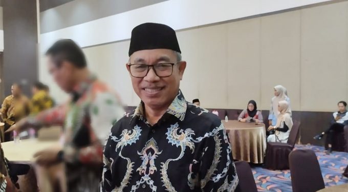 Rektor Unkhair Ternate, Dr. Ridha Ajam M.Hum