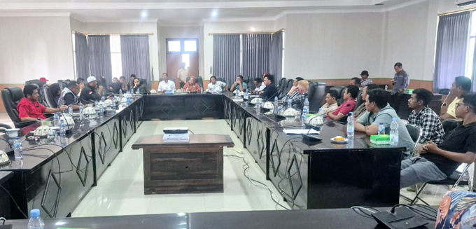 Masyarakat Obi Saat Audiensi Bersama DPRD Halsel