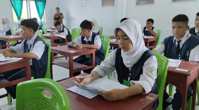 Pelaksanaan Ujian Sekolah Di SMP Islam Ternate