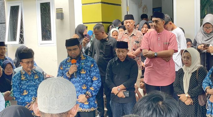 Bupati Bassam Melepas Jenazah Alman F Arief
