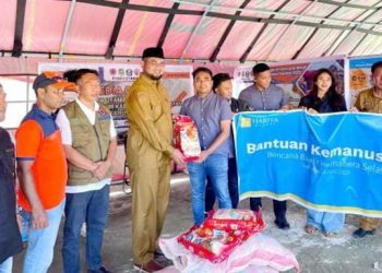 Harita Nickel Menyerahkan Bantuan Kepada warga terdampak banjir  dan Diterima Bupati Halsel Bassam kasuba