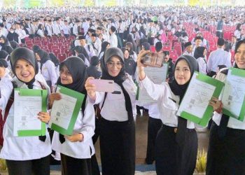 Ilustrasi Pegawai PPPK Menerima SK Pengangkatan