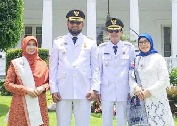 Pasangan Bupati dan Wakil Bupati Halsel Beserta Ibu