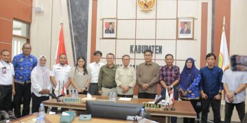 Bupati Halteng, Ikram M. Sangadji, Bersama Tim DKP Malut bahas Penetapan Kawasan Konservasi Perairan