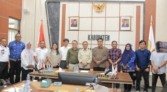 Bupati Halteng, Ikram M. Sangadji, Bersama Tim DKP Malut bahas Penetapan Kawasan Konservasi Perairan