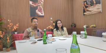 Kepala Perwakilan BI Malut, Dwi Putra Indrawan bersama Deputi BI Malut, Sortalya J. Rando saat pertemuan bersama Awak Media