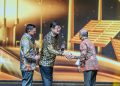 Direktur Utama Harita Nickel Roy Arman Arfandy bersama Komisaris Utama Harita Nickel Donald J Hermanus menerima Penghargaan Subroto 2025 dari Kementerian Energi dan Sumber Daya Mineral